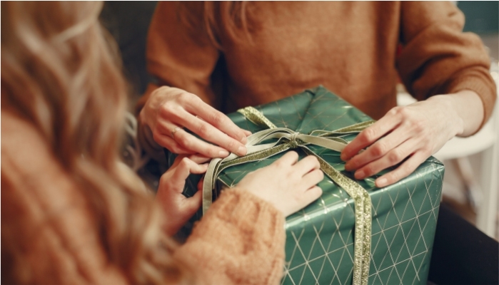 Что подарить на Новый год родителям: подборка интересных и полезных подарков